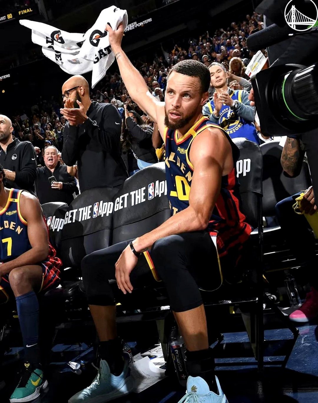 爱游戏手机版-库里重返赛场，爆冷首场状态出色，塞尔维亚队观众沸腾！-爱游戏手机版