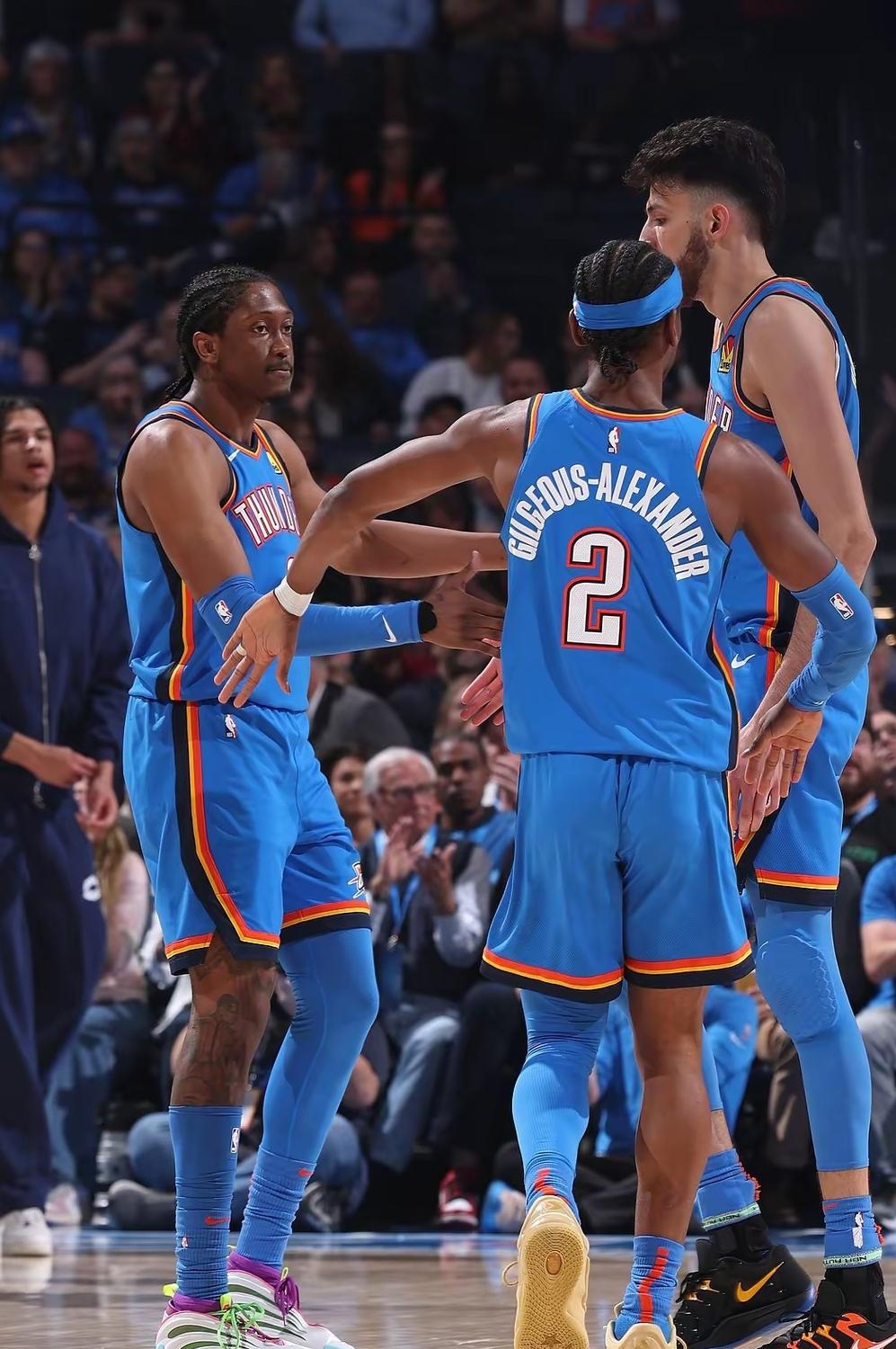 包含今夜俄克拉荷马雷霆备战欧冠；回应争议细节曝光；引发热议；球探报告显示潜力的词条